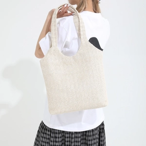 Sac à bandoulière en paille d'été beige avec motif à chevrons élégant pour la plage