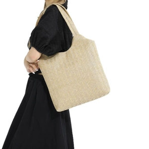 Sac cabas en paille fait main avec tissage en V pour la plage et les vacances
