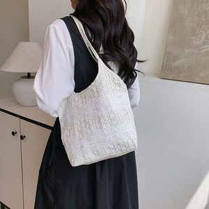 Sac fourre-tout chic en dentelle blanche avec motifs floraux pour le style décontracté
