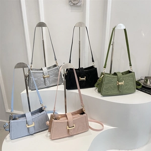 Women Minimalist Crinkled PU Leather Shoulder Bag Retro Baguette Underarm Bag With Gold Metal Buckle Solid Color Commuting Bag