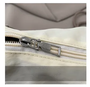 Detailed view of the smooth metallic zipper on this large capacity cat embroidery bag