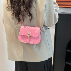 Sac Selle Brodé Floral pour Femmes Mode Cuir PU Sac à Bandoulière Sacoche Petit Sac Carré Avec Fermoir en Métal Élégant Sac d'Été