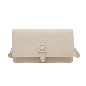 Sac bandoulière carré minimaliste en toile beige avec rabat et texture de tissu fine