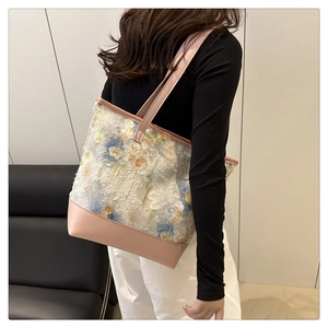 Detail of floral chiffon canvas tote bag with pink leather trim and large capacity