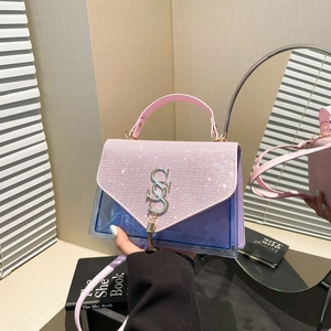 Umhängetasche aus rosa Pailletten und lila PVC mit S-Logo aus Metall und Quaste