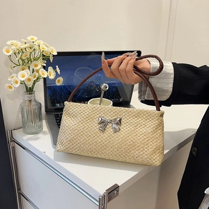 Sac oreiller en paille avec nœud métallique et poignée en cuir pour femme en été