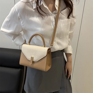 Minimalist straw weave and khaki leather crossbody bag with golden metal buckle for women
