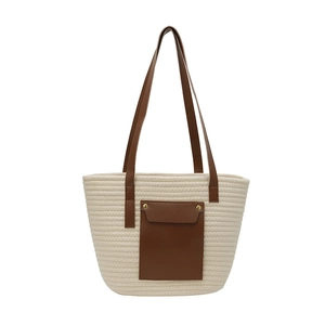 Grand sac cabas tressé avec poignées en cuir marron et une poche avant élégante
