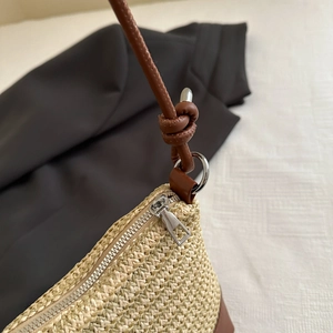 Sac à bandoulière tissé à la main avec sangle en cuir marron et fermeture éclair pour l'été
