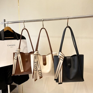 Women Large Capacity PU Leather Tote Bag And Pouch Composite Shoulder Bag Elegant Simple Fashion Work Handbag With Scarf