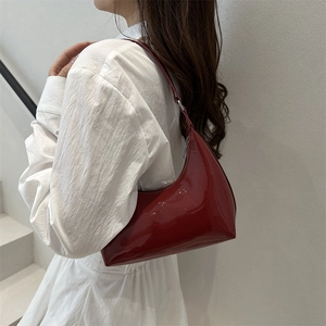 Sac Hobo sous le Bras en Cuir Verni Croissant Sac à Main à Épaule Fermeture Éclair Minimaliste Mode Urbaine Femme Sac Quotidien