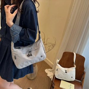 Borsa a tracolla in nylon impermeabile grigia e bianca con tracolla regolabile da donna