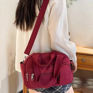 Grand sac bandoulière bordeaux à poches multiples avec large sangle en nylon