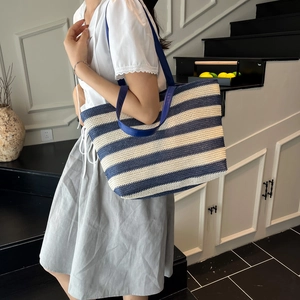Sac fourre-tout tissé à rayures bleues et beige avec anses en cuir synthétique