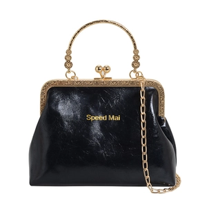 Borsa vintage in pelle nera con manico dorato intagliato e tracolla a catena fine