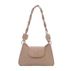 Bolso de hombro chic de cuero PU beige con hebilla de lazo plateado y correa trenzada