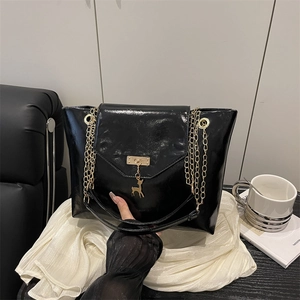 Women Fashion PU Leather Tote Bag Large Capacity Shoulder Bag With Gold Chain Strap And Deer Pendant Chic Versatile Handbag