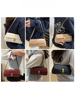 Dettaglio di sei eleganti borse a tracolla in ecopelle in vari colori neutri e classici
