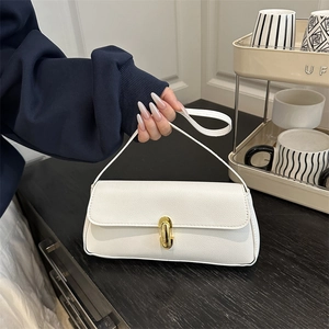 Borsa sottobraccio bianca retrò in pelle a grana con chiusura a scatto dorata