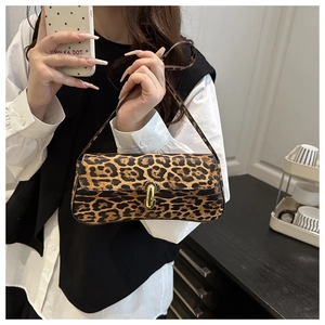 Mirror selfie showing the leopard print baguette bag with golden buckle on the shoulder