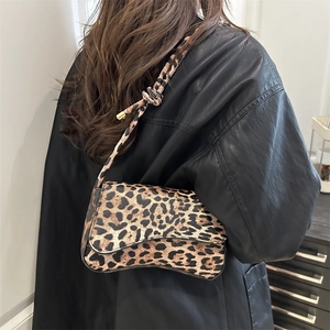 Fashionable leopard print shoulder bag for women with minimalist curved saddle design