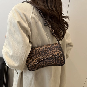 Fashionable leopard print underarm bag with flap closure for women in retro style