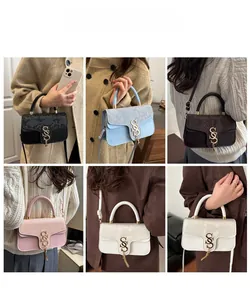 Gedetailleerde weergave van crossbodytassen in zes kleuren met slangenpatroon flap