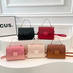 Women Crocodile Pattern Flap Shoulder Bag Vintage Synthetic Leather Crossbody Bag Small Square Bag With Handle Handbag
