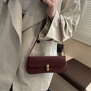 Borsa bordeaux vintage con patta leopardata e chiusura dorata per donna