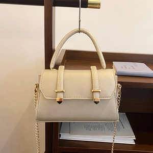 Petit Sac à Bandoulière Carré en Cuir Synthétique Saffiano pour Femmes Sac à Rabat Vintage Avec Chaîne en Métal
