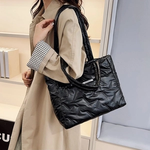 Sac Fourre-Tout Matelassé de Grande Capacité pour Femme en Nylon Rembourré Sac à Bandoulière Léger Matelassé en Losanges Main pour Voyage