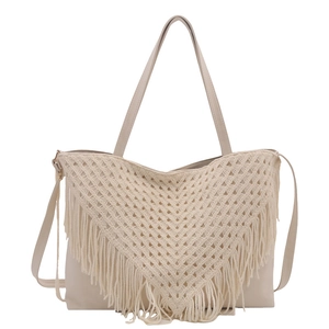 Elegante borsa tote beige con nappe a V e tracolla regolabile da donna