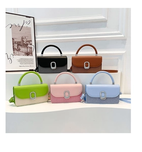 Détails de sacs à main bicolores en cinq couleurs avec texture tissée et boucles en métal