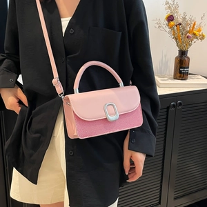 Petit sac à main rose en cuir PU avec boucle argentée et bandoulière réglable chic