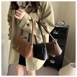 Detailed comparison of three vintage leather shoulder bags in brown, black, and coffee