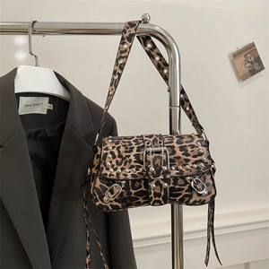Chic leopard print shoulder bag with silver rivet details and Y2K punk style