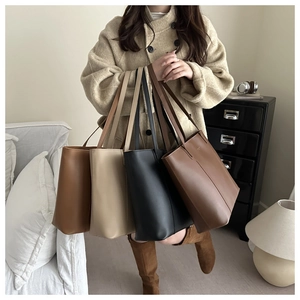 Detail of four tote bags in caramel, beige, black, and brown for stylish commuters