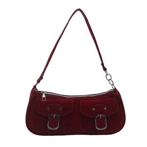 Sac sous le bras en daim rouge foncé avec doubles poches et boucles vintage