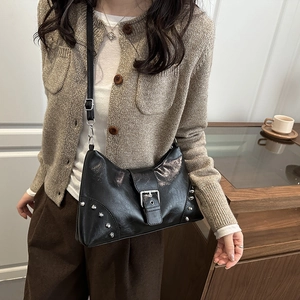 Retro large capacity black rivet shoulder bag with adjustable strap and metal buckle