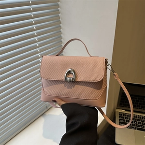 Sac à Épaule Femme Mode Selle Texture Tissée Cuir Synthétique Sac à Bandoulière Boucle Métallique Petit Sac à Rabat