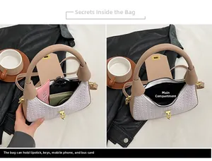Vista dettagliata dell'interno della borsa a mezzaluna con spazio per oggetti