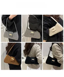 Détails des sacs portés épaule à motif léopard avec boucles métalliques dorées en trois couleurs