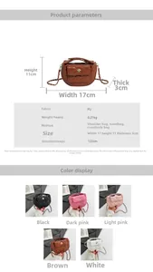 Maattabel met 17cm breedte en materiaaldetails voor de gewatteerde maanvormige tas