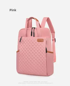 Détail du sac à dos rose en tissu Oxford avec poche matelassée et détails en cuir PU brun