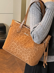 Sac cabas léopard marron avec imprimé Creative Cat et détails de cordon sur l'épaule