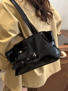 Vintage large capacity black patent leather shoulder bag with metallic buckle detail