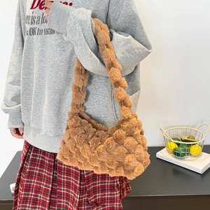 Borsa tote marrone in peluche con texture a bolle, borsa a spalla per autunno