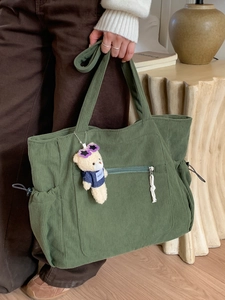 Sac Cabas en Velours Côtelé Grande Capacité pour Femmes Sac à Épaule Vintage Couleur Unie Avec Pendentif Ours Sac à Main Décontracté