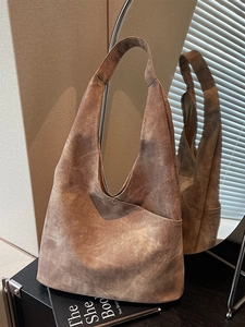 Large capacity dark brown washed canvas shoulder bag with vintage texture and magnetic buckle