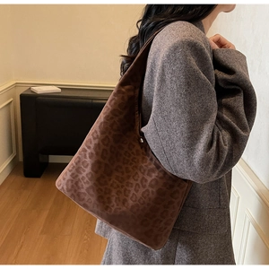 Detail of vintage leopard print tote bag with soft matte texture and large shoulder strap